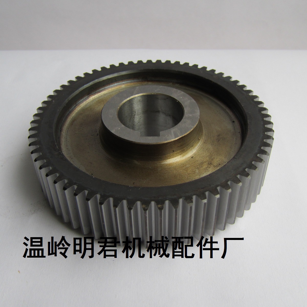 齿轮箱展会_二级齿轮减速器箱体图_t16齿轮换向箱