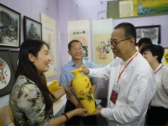 2021第十三届中国（山东）工艺美术博览会在泉城济南盛大开启