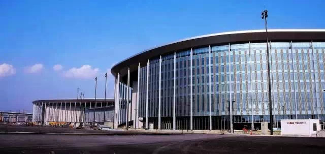 正在建设中的上海国家会展中心（中国国际进口博览局提供）