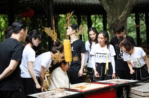 职场热点话题_两会民生热点直销话题_时事热点高考作文话题