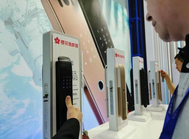 乐吉儿玩具展会_乐橙展会_乐源果粒橙好喝不好喝