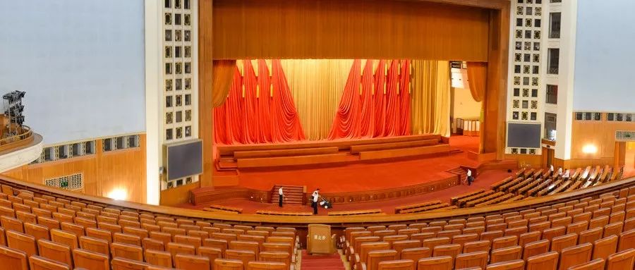 2019两会话题论文_热议两会教育话题_两会十大热点话题